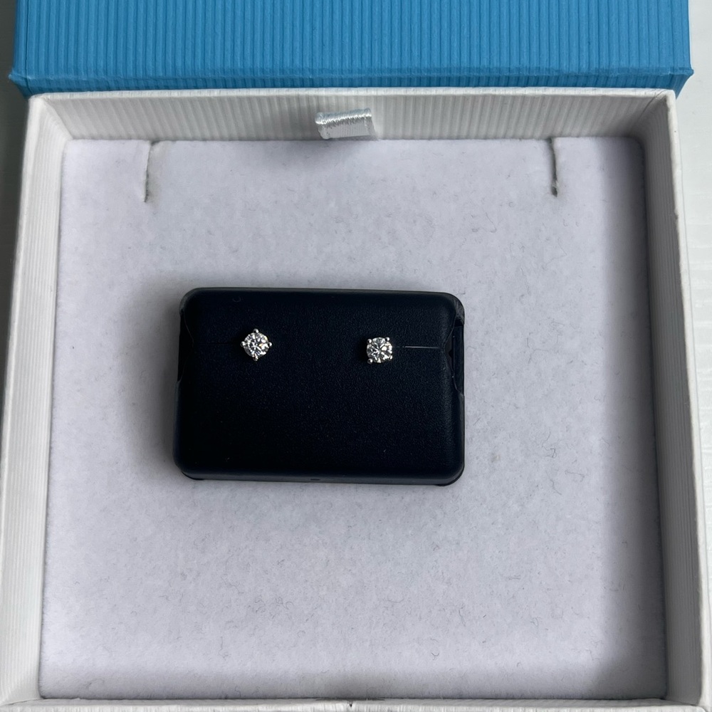 NWT Moissanite Earrings
